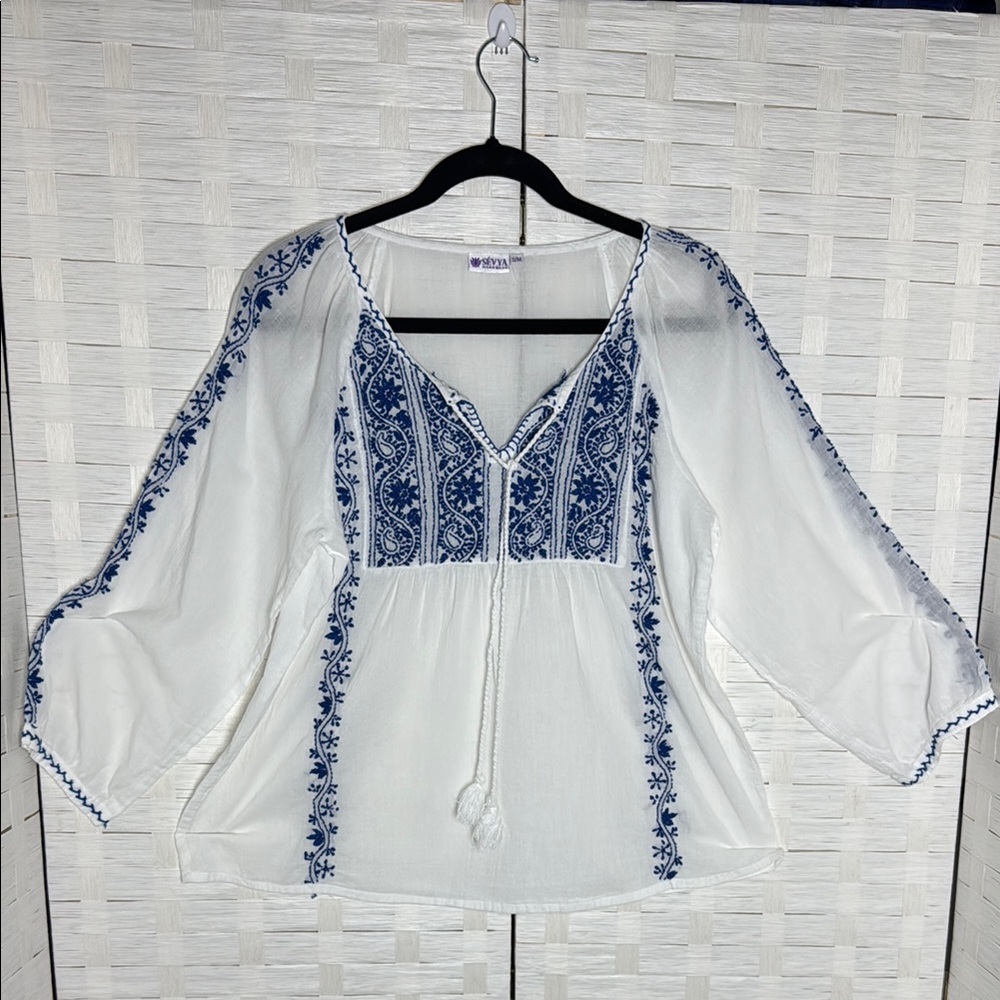 Sevya Handmade‎ Boho Cotton White w/Blue Embroidery Long Sleeve Top Size 
S/M